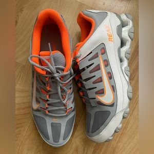 NIKE REAX 8 Training Mesh Running Shoe